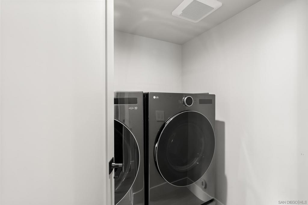 https://media.crmls.org/mediaz/87b75ab9-f508-46f6-8c14-a16b1410334d.jpg?preset=X-Large