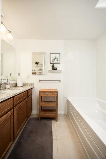 12466 Senda Rd, San Diego CA: https://media.crmls.org/mediaz/87b8bab1-7488-4a88-8853-c7ca06d083ca.jpg