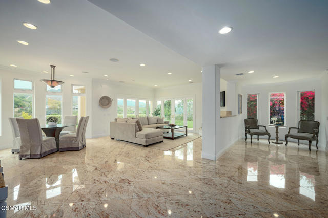 7111 Los Coyotes Place, Camarillo CA: https://media.crmls.org/mediaz/87b922f6-e323-4a0e-8511-fb6638f644ec.jpg