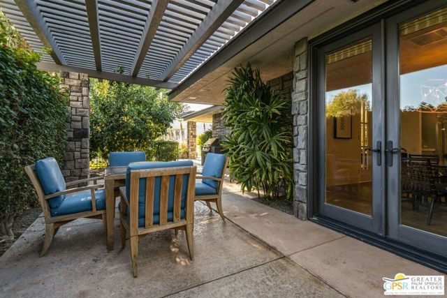 8 Surrey Court, Rancho Mirage CA: https://media.crmls.org/mediaz/87b9d64d-b125-48ea-96a0-fd16dc3d5a6a.jpg