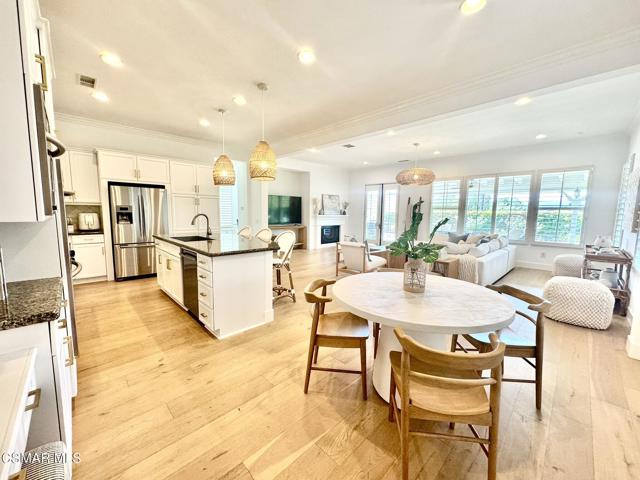 4984 Corral Street, Simi Valley CA: https://media.crmls.org/mediaz/87b9fc47-9b90-45c6-830c-f7484939ba33.jpg