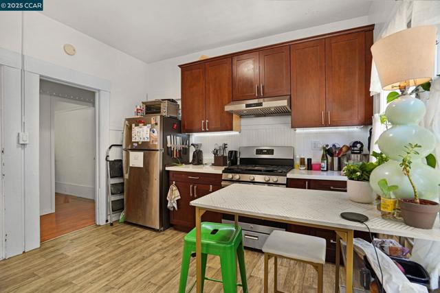2006 Parker St, Berkeley CA: https://media.crmls.org/mediaz/87ba556a-63a5-48f2-b8ee-7336cd9483a0.jpg