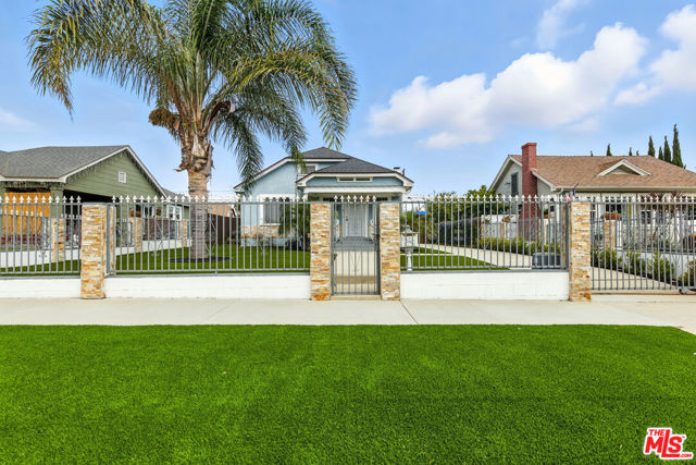 3521 W 58th Place, Los Angeles CA: https://media.crmls.org/mediaz/87bacbd4-ed04-476d-adbf-47c8e6b7fe4b.jpg