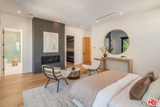 636 N Kilkea Drive, Los Angeles CA: https://media.crmls.org/mediaz/87bb3440-59cc-43d0-a7d8-3f13d4252101.jpg