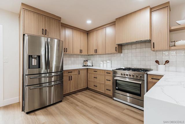 4033 S Hempstead Cir, San Diego CA: https://media.crmls.org/mediaz/87bb4ebf-59e3-446a-8b67-aa66f8695857.jpg