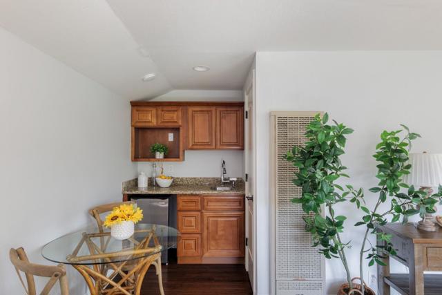 475 Fir Lane, Los Altos CA: https://media.crmls.org/mediaz/87bb6cdb-799e-4e29-9b73-29b64333a642.jpg