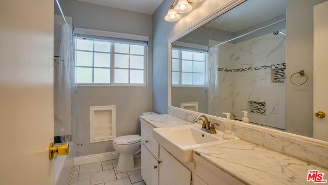 9631 CRYSTAL VIEW Drive, Tujunga CA: https://media.crmls.org/mediaz/87bb78b4-edd6-4387-bc40-6ebc7448cdbf.jpg