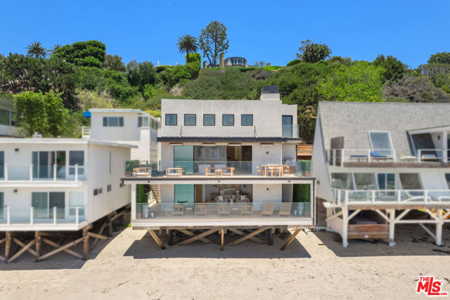 24818 Malibu Road, Malibu CA: https://media.crmls.org/mediaz/87bbed6b-9c55-4e7e-a0fb-07d564435937.jpg