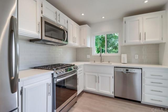 Detail Gallery Image 13 of 42 For 6055 Cirrus St, San Diego,  CA 92110 - 2 Beds | 2 Baths
