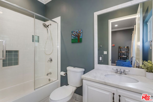 4728 Vesper Avenue, Sherman Oaks CA: https://media.crmls.org/mediaz/87bc71bb-67ef-4c60-ab4e-258cf942923b.jpg