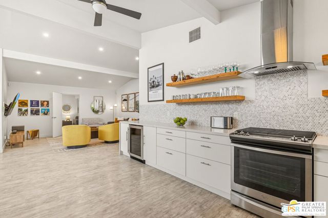 547 N Sunrise Way, Palm Springs CA: https://media.crmls.org/mediaz/87bca210-5f94-4446-bf36-8770b621d6dd.jpg