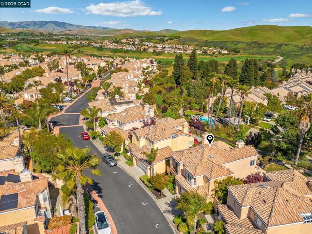 122 Cortona Dr, San Ramon CA: https://media.crmls.org/mediaz/87bcb084-b7f2-4ae2-aff4-4c924fe9e9ac.jpg