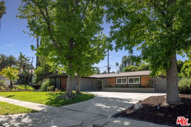 20756 Clarendon Street photo 2