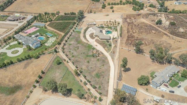 Image 40 of 75 For 37789 Avenida La Cresta