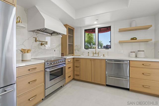 1099 1st St, Coronado CA: https://media.crmls.org/mediaz/87be25e9-ac0d-45f0-9025-4868c4bba2d3.jpg