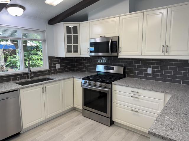 841 W Brannan Island Rd, Isleton CA: https://media.crmls.org/mediaz/87bed179-d7ce-467c-90ad-9219c8ceb566.jpg