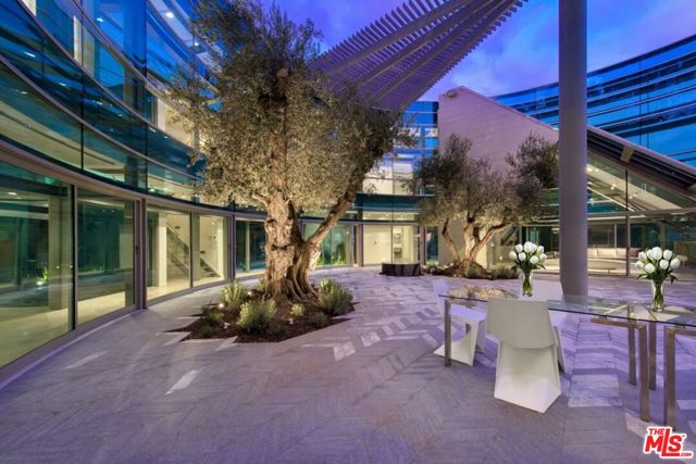 1169 Loma Linda Drive, Beverly Hills CA: https://media.crmls.org/mediaz/87bf281a-3fe2-4c49-a684-6eb6d1dee7c5.jpg