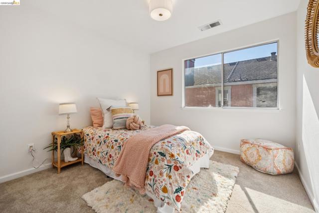 2004 Fries Ct, Martinez CA: https://media.crmls.org/mediaz/87bf925a-a5c4-4b16-a509-1d0215a5efe6.jpg