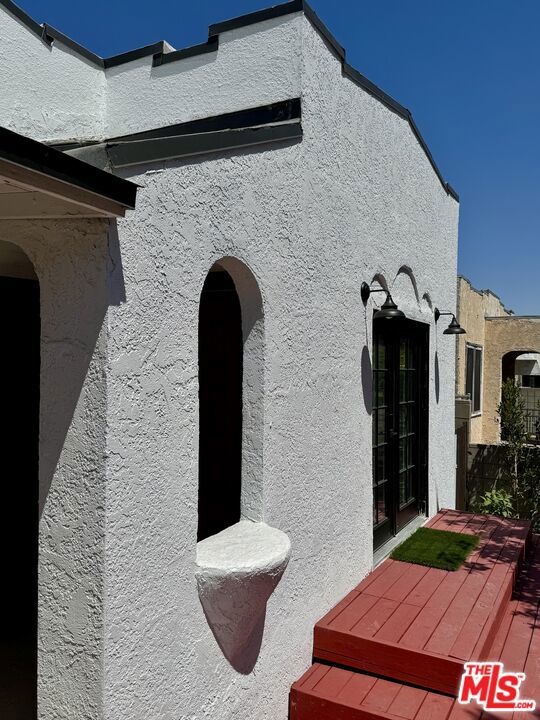 2927 S West View Street, Los Angeles CA: https://media.crmls.org/mediaz/87bfc8b1-5634-4c86-8191-8a4fdb3cf82d.jpg