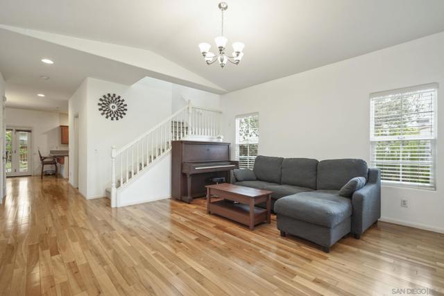4592 Altadena Ave, San Diego CA: https://media.crmls.org/mediaz/87bfec18-ba25-413c-b310-ebb5d88d3ae5.jpg