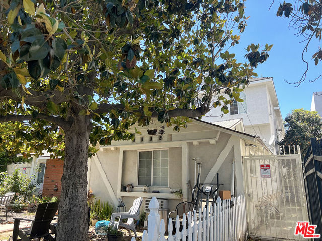 6501 Woodley Avenue photo 5