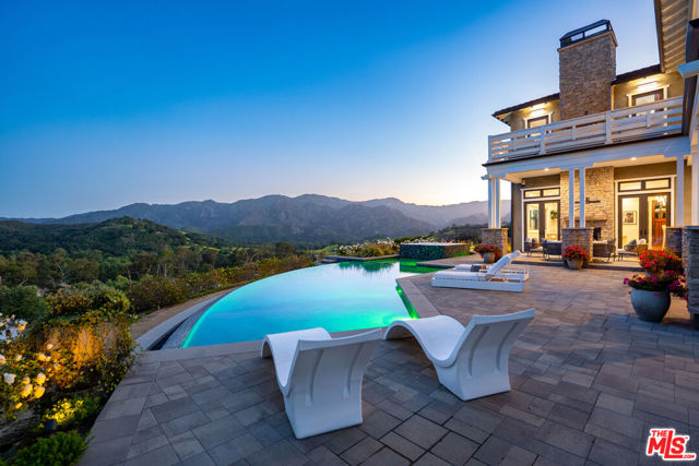 26767 Mulholland Highway, Calabasas CA: https://media.crmls.org/mediaz/87c03a28-f1ae-4fea-9bdc-47e47a98afab.jpg