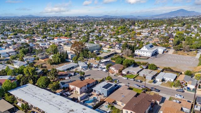 434 Del Mar Ct, Chula Vista CA: https://media.crmls.org/mediaz/87c066e0-15a8-4c67-a687-ddd7d5a3685d.jpg
