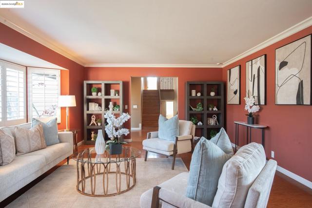 8071 Phaeton, Oakland CA: https://media.crmls.org/mediaz/87c1098c-5748-4372-975d-3f90c378888b.jpg