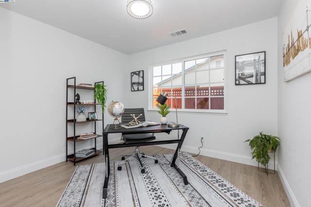 766 Joyce St, Livermore CA: https://media.crmls.org/mediaz/87c138e8-97db-4b17-be10-dcb62ff34617.jpg