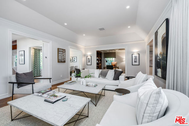 10445 Valley Spring Lane, Toluca Lake CA: https://media.crmls.org/mediaz/87c1421f-0921-4ea2-a308-70df118d8982.jpg