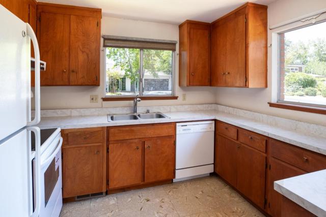 3857 Timlott Court, Palo Alto CA: https://media.crmls.org/mediaz/87c19cef-f136-4798-922f-c3cd4d3dc181.jpg