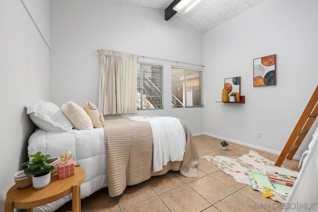 8402 Sugarman Dr, La Jolla CA: https://media.crmls.org/mediaz/87c1ca55-7421-44a3-be12-d4194dbff4d6.jpg