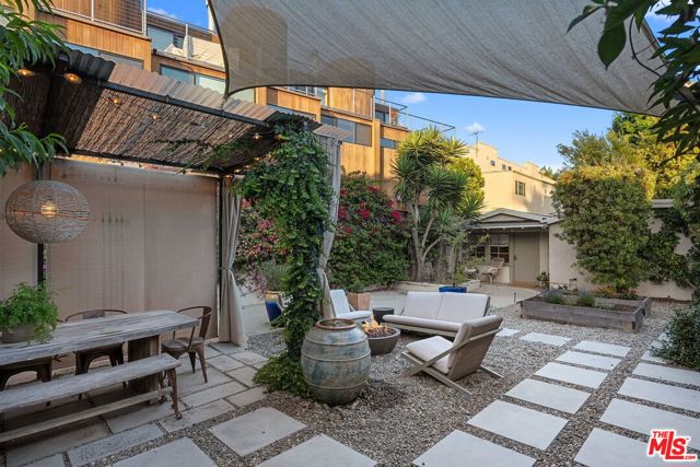 626 Pacific Street, Santa Monica CA: https://media.crmls.org/mediaz/87c1e7f0-691b-4b83-868c-6068635cdd01.jpg