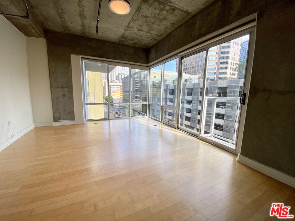 645 W 9th Street #620