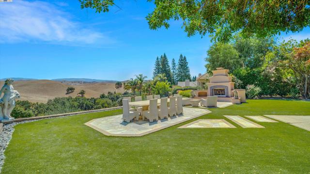4478 Deer Ridge Road, Danville CA: https://media.crmls.org/mediaz/87c27dcf-552b-4bb6-8ada-e7152fa7e1d9.jpg