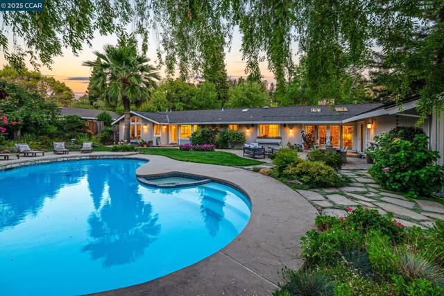 1023 White Gate Rd, Alamo CA: https://media.crmls.org/mediaz/87c286e0-6509-4967-8aec-ef00d717b419.jpg