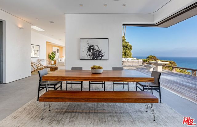 32554 Pacific Coast Highway, Malibu CA: https://media.crmls.org/mediaz/87c29890-a0b7-4e84-bf11-e1db9b5a1d32.jpg
