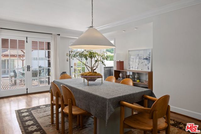 4654 Denny Avenue, Toluca Lake CA: https://media.crmls.org/mediaz/87c2a513-382f-462d-92ec-11130e288623.jpg