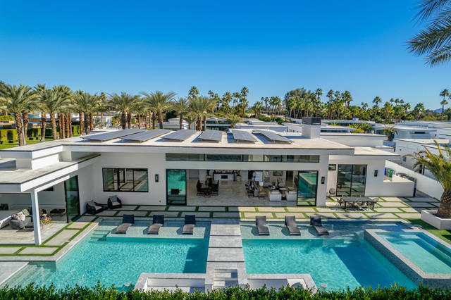 1 Bravo Court, Rancho Mirage CA: https://media.crmls.org/mediaz/87c2d6ec-7019-4736-adac-e9f15bd37fae.jpg