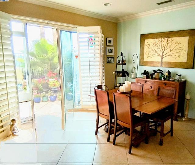 24350 Lorenzo Ln,  CA: https://media.crmls.org/mediaz/87c30276-575b-4d85-b438-d1a57c8b9ca0.jpg