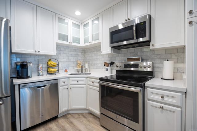 Detail Gallery Image 2 of 35 For 165 N Swall Dr #303,  Beverly Hills,  CA 90211 - 1 Beds | 1/1 Baths