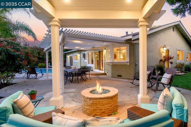 9461 Thunderbird Pl, San Ramon CA: https://media.crmls.org/mediaz/87c5707f-cd2d-4853-ab3b-74ae24221ad3.jpg