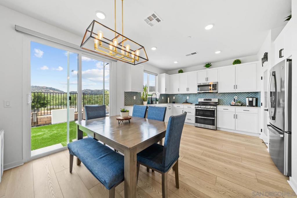 MLS #250029425SD img 10