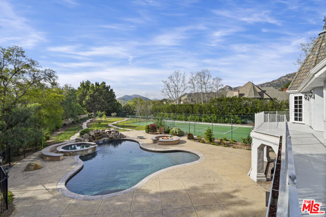 22510 La Quilla Drive, Chatsworth CA: https://media.crmls.org/mediaz/87c5bd0b-69b9-4e51-a5ad-65e8f32cd585.jpg