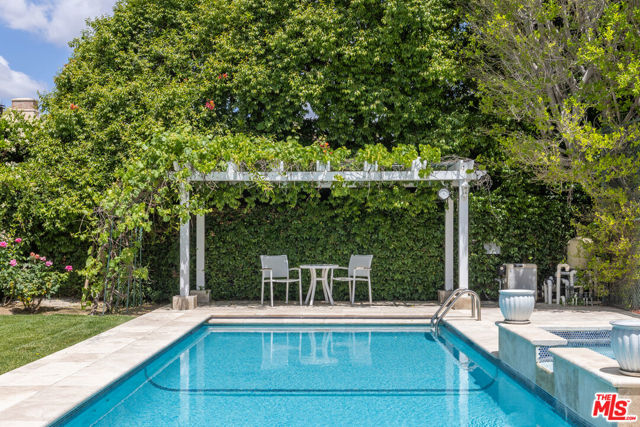 2086 S Oak Knoll Avenue, San Marino CA: https://media.crmls.org/mediaz/87c5cd83-626b-42e0-806e-a0ca6a99fdf1.jpg