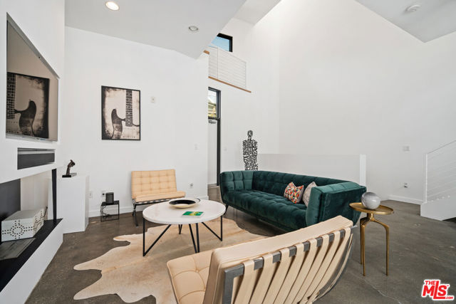 815 Hampton Drive, 6 photo 5