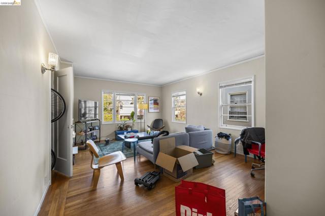 Image 11 of 38 For 367 St  