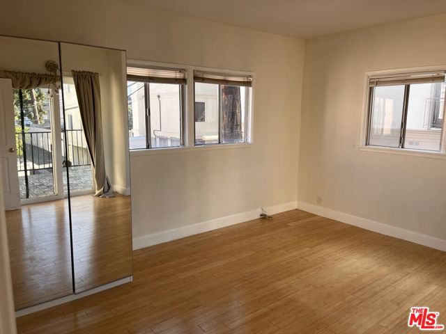133 S Elm Drive, Beverly Hills CA: https://media.crmls.org/mediaz/87c6b9d6-4054-4930-a9d8-bba84ff46b3d.jpg