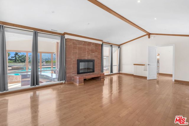 3200 Oakley Drive, Los Angeles CA: https://media.crmls.org/mediaz/87c6c15d-108b-42d5-a1b3-377658fc7afd.jpg