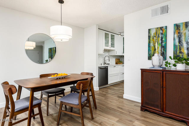 Detail Gallery Image 11 of 40 For 10435 Newhome Ave #2,  Sunland,  CA 91040 - 3 Beds | 2/1 Baths